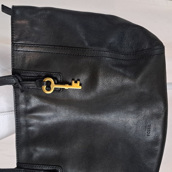 Fossil Medium Large Black Leather Tote Zip Top Brass Key Tassel - Picture 3 of 16